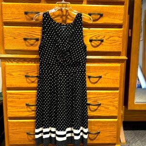 Land’sEnd very comfortable dress great for summer. Small 6-8